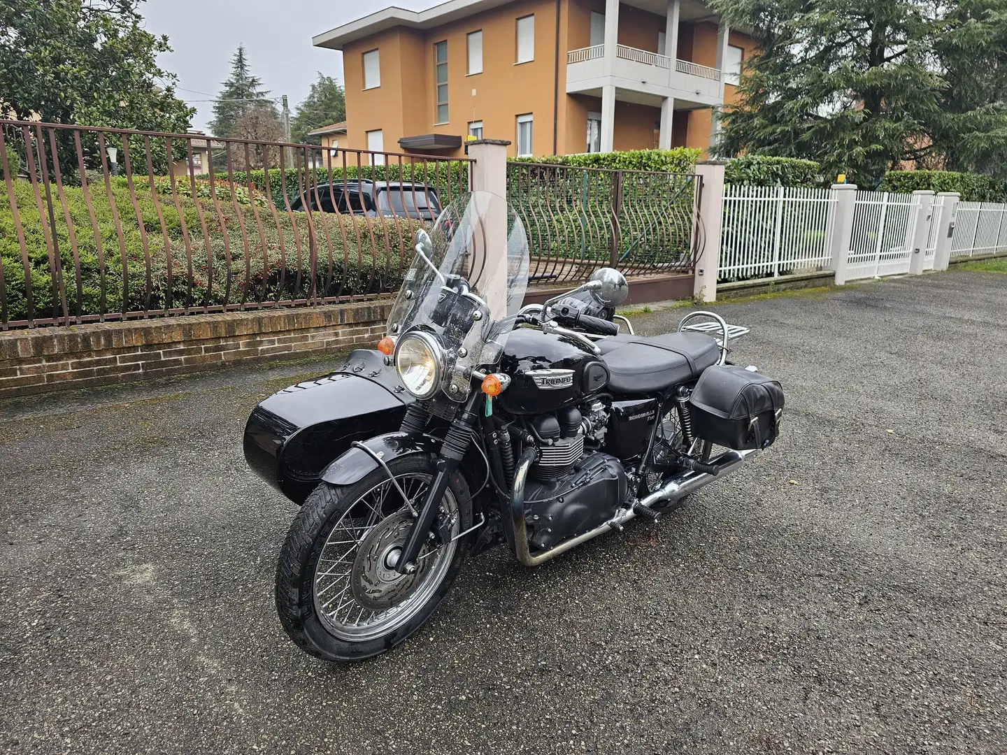 Triumph Bonneville T100 Sidecar Zwart - 2