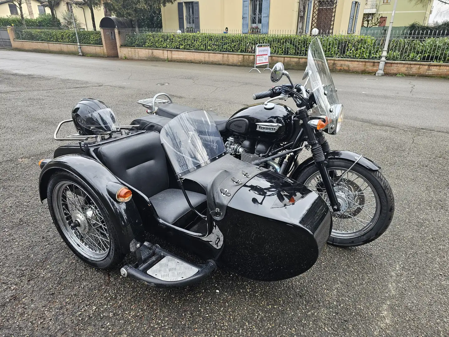 Triumph Bonneville T100 Sidecar Zwart - 1