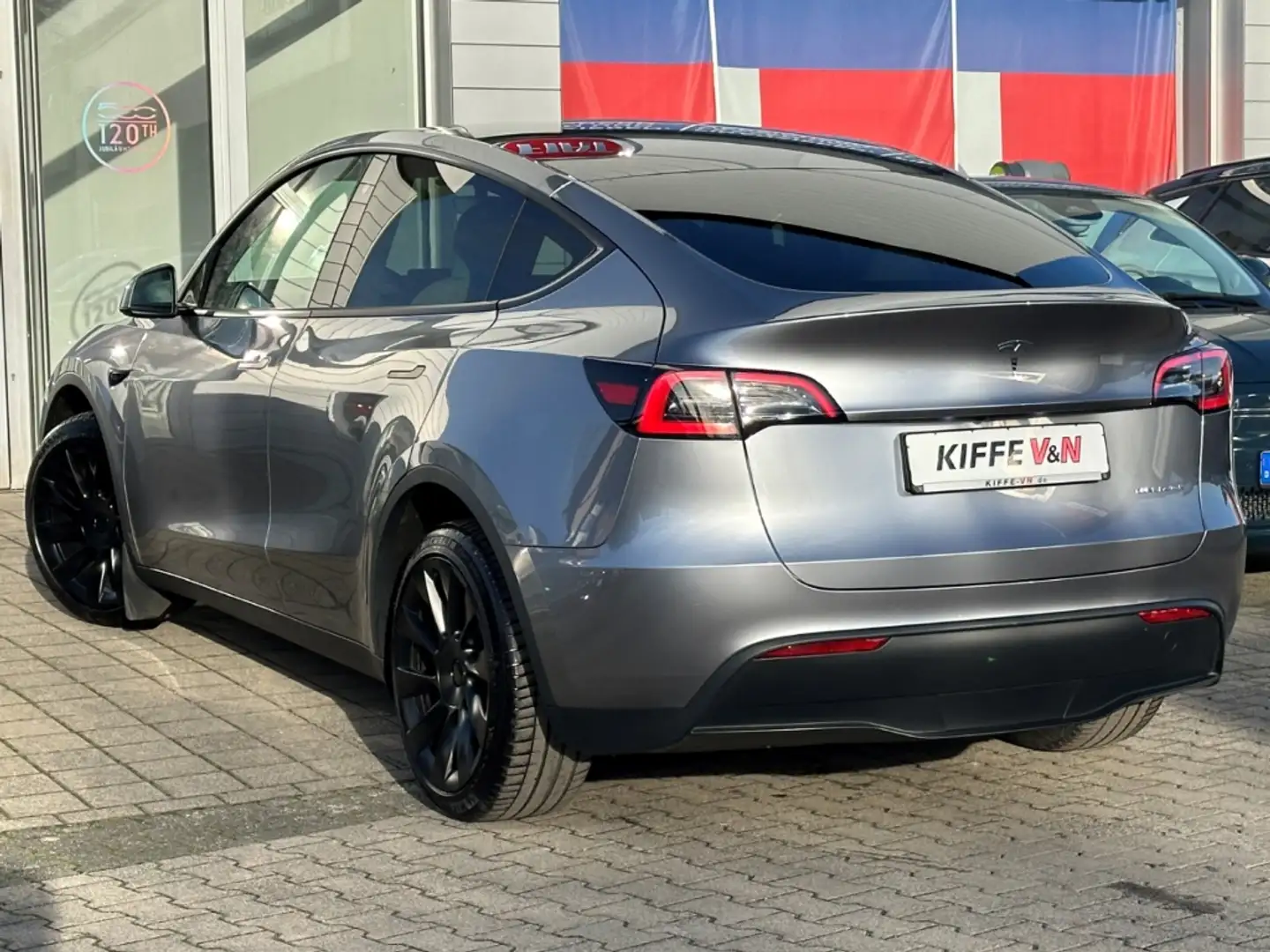 Tesla Model Y Long Range Dual AWD 20-ZOLL INDUCTION Grau - 2