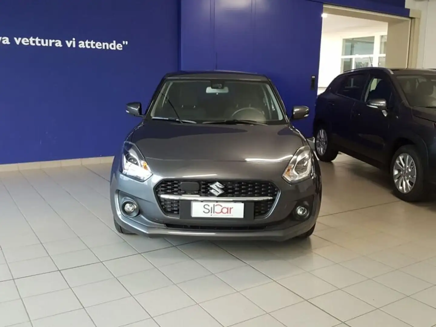 Suzuki Swift 1.2 Hybrid Top Grau - 2