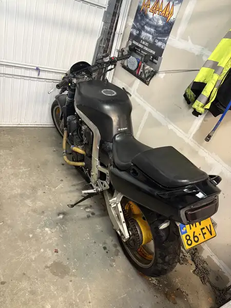 Suzuki GSX-R 750 - foto 8