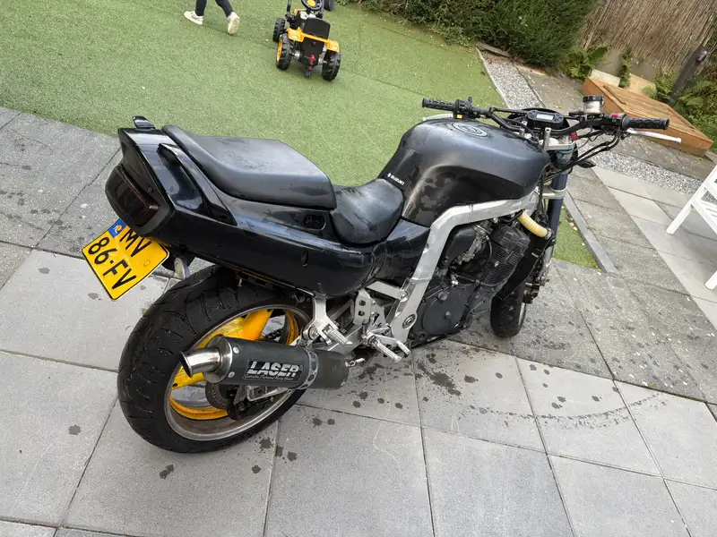 Suzuki GSX-R 750 - foto 3