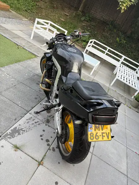 Suzuki GSX-R 750 - foto 5
