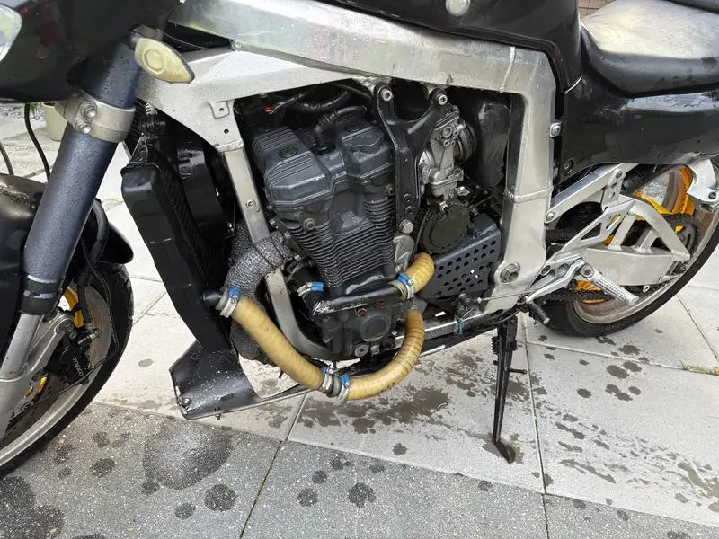 Suzuki GSX-R 750 - foto 7