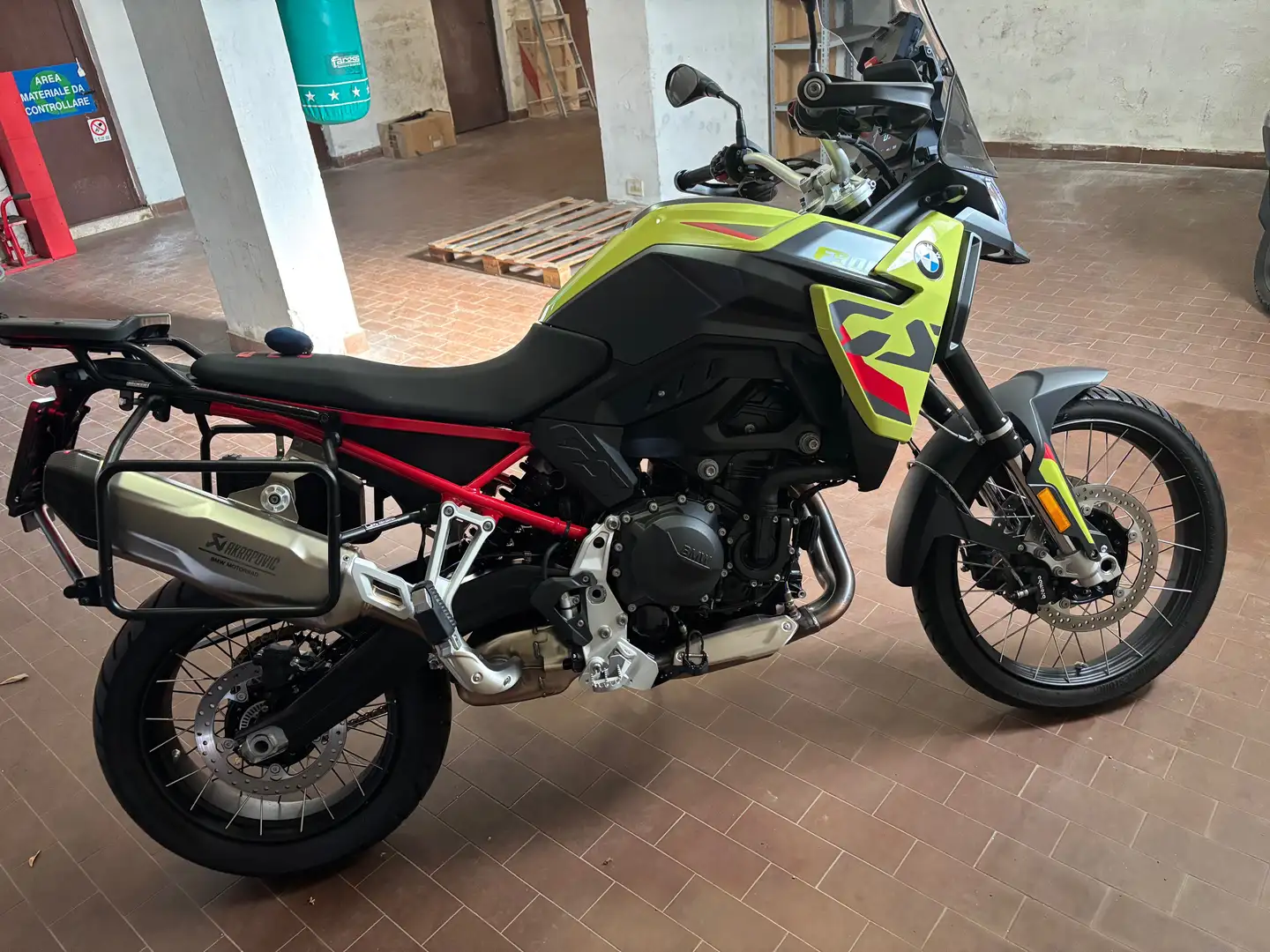 BMW F 900 GS Jaune - 2