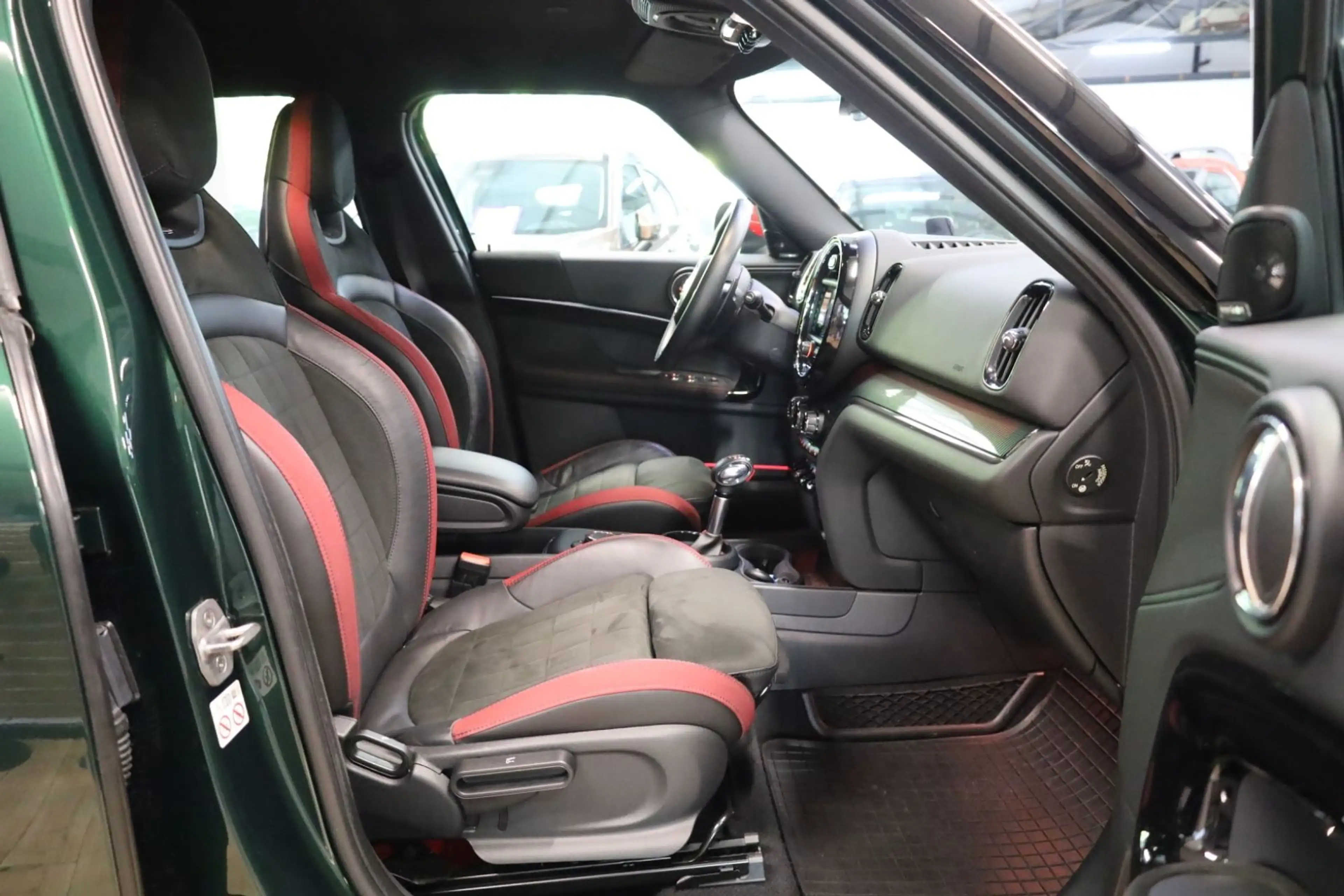 MINI John Cooper Works Countryman ALL4 — photo 12