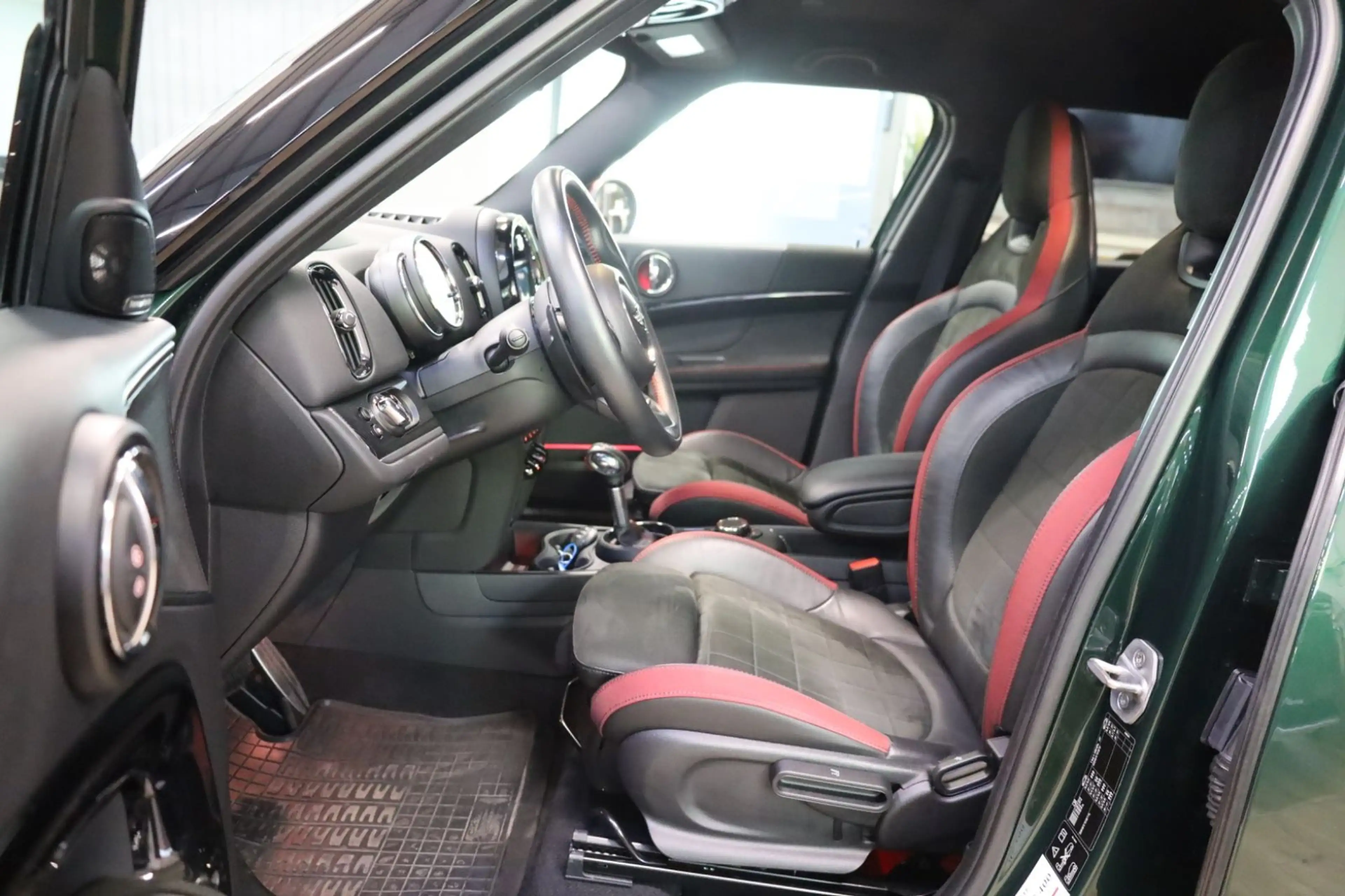 MINI John Cooper Works Countryman ALL4 — photo 11