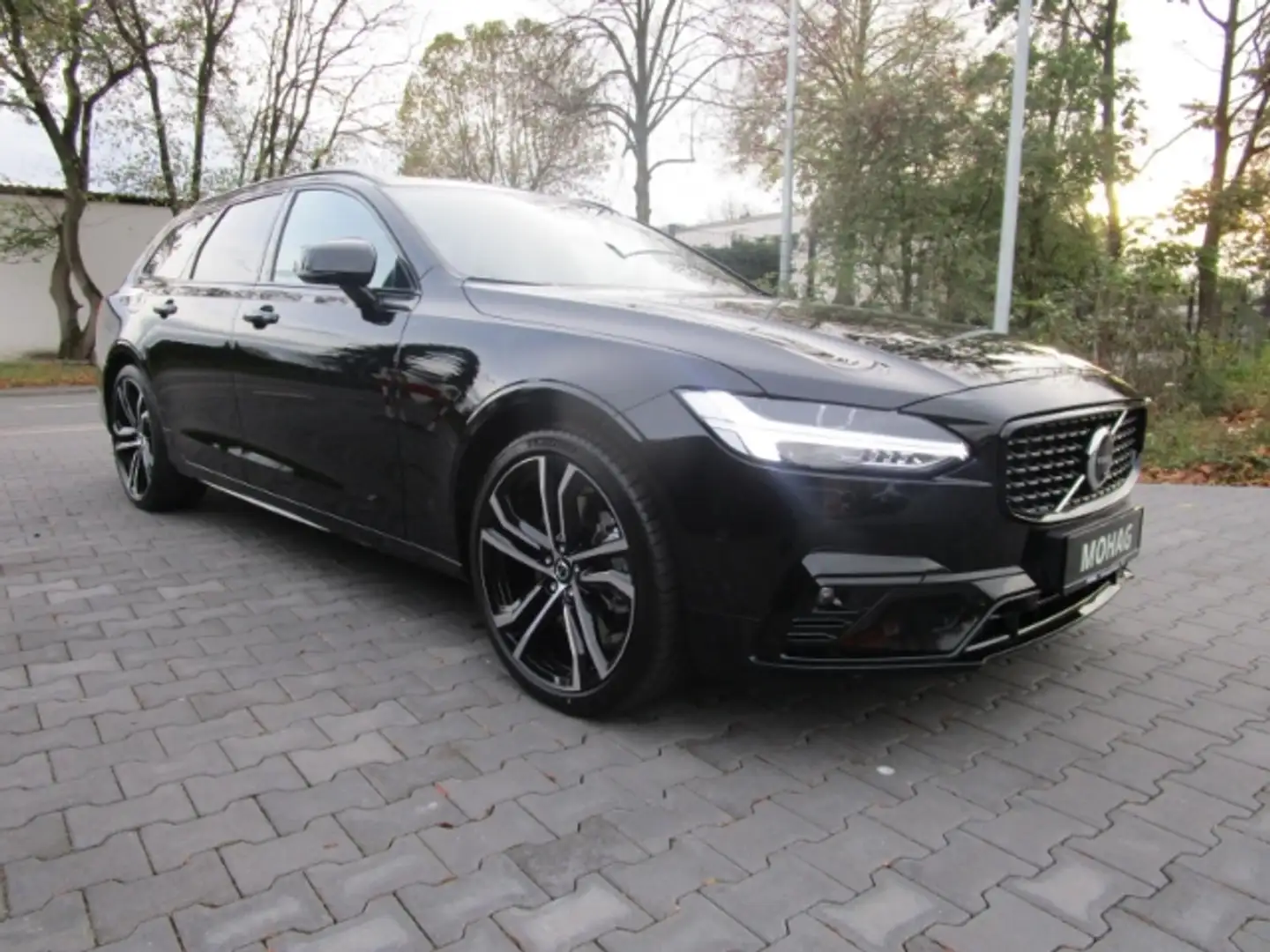 Volvo V90 Plus Dark B4 *AHK*Standheizung*Pano-Dach* Schwarz - 2
