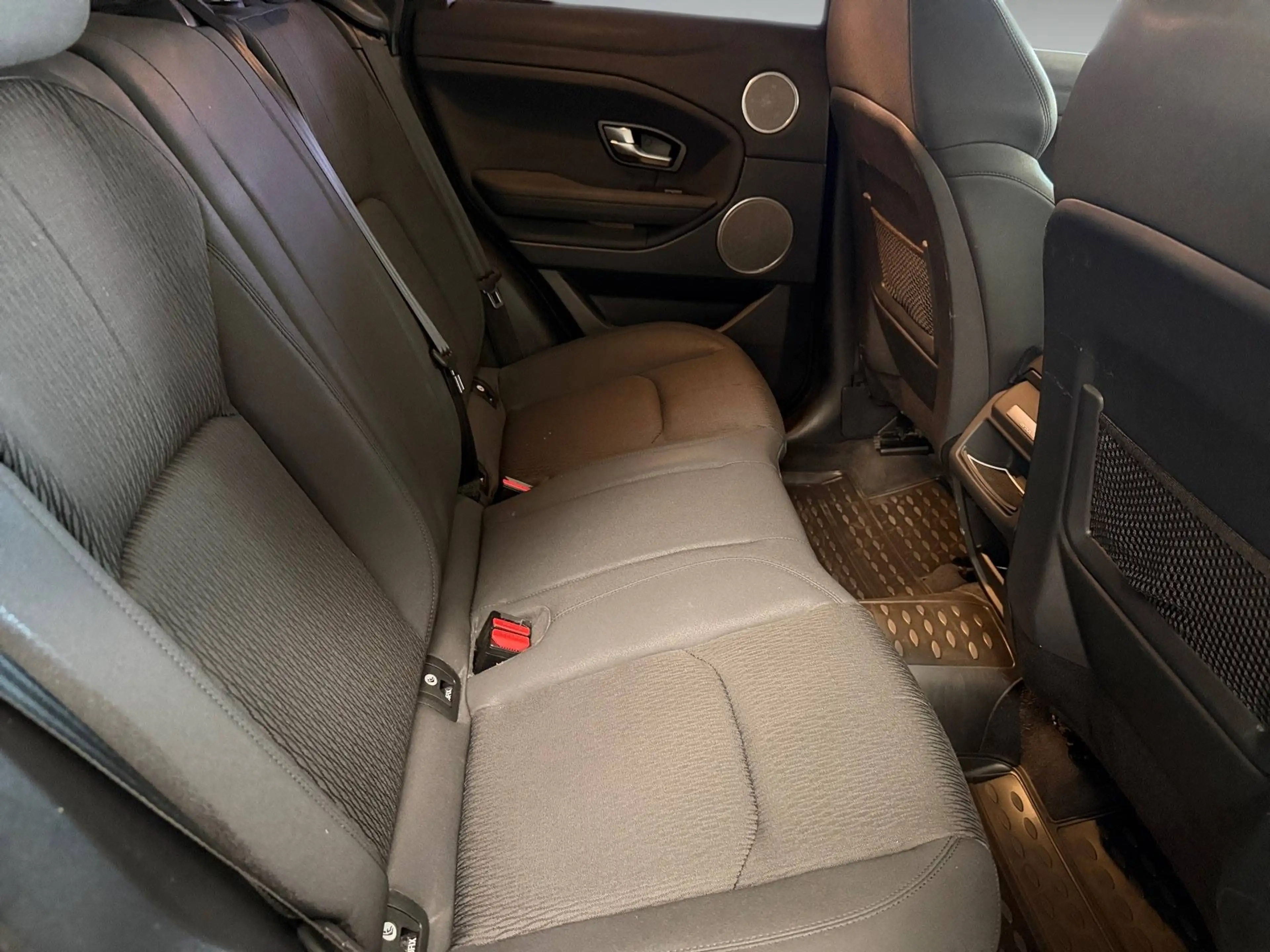 Land Rover Range Rover Evoque Pure 2.0D — photo 12