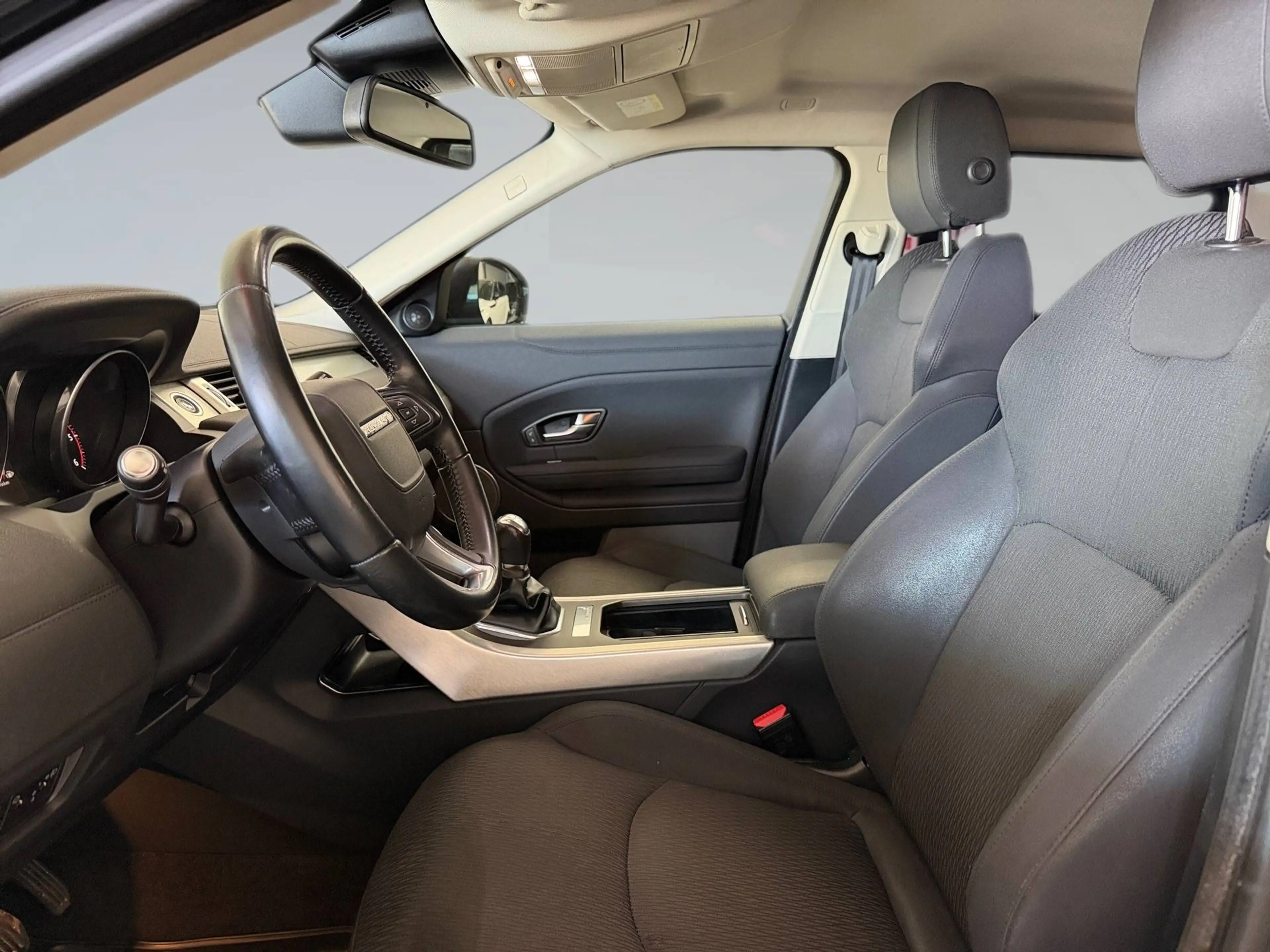 Land Rover Range Rover Evoque Pure 2.0D — photo 9