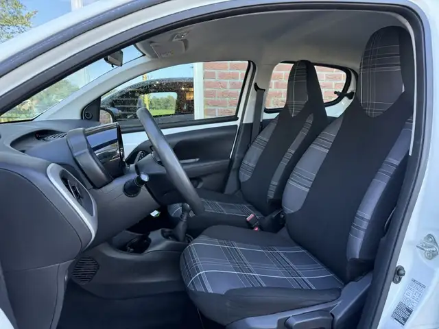 Peugeot 108 view 4