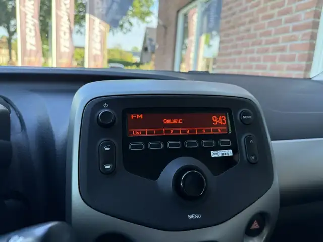 Peugeot 108 view 16