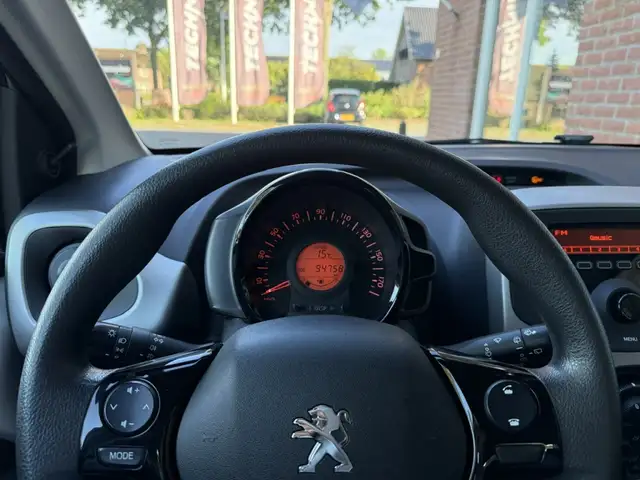 Peugeot 108 view 8