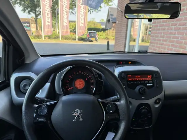 Peugeot 108 view 7