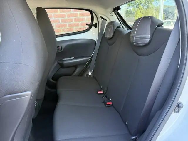 Peugeot 108 view 5