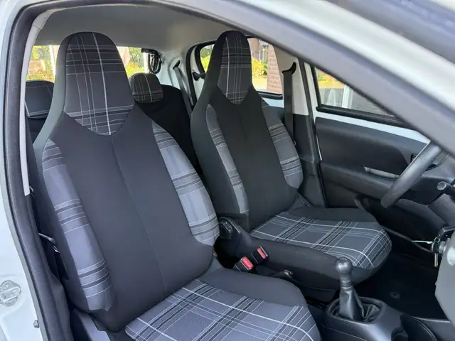 Peugeot 108 view 29