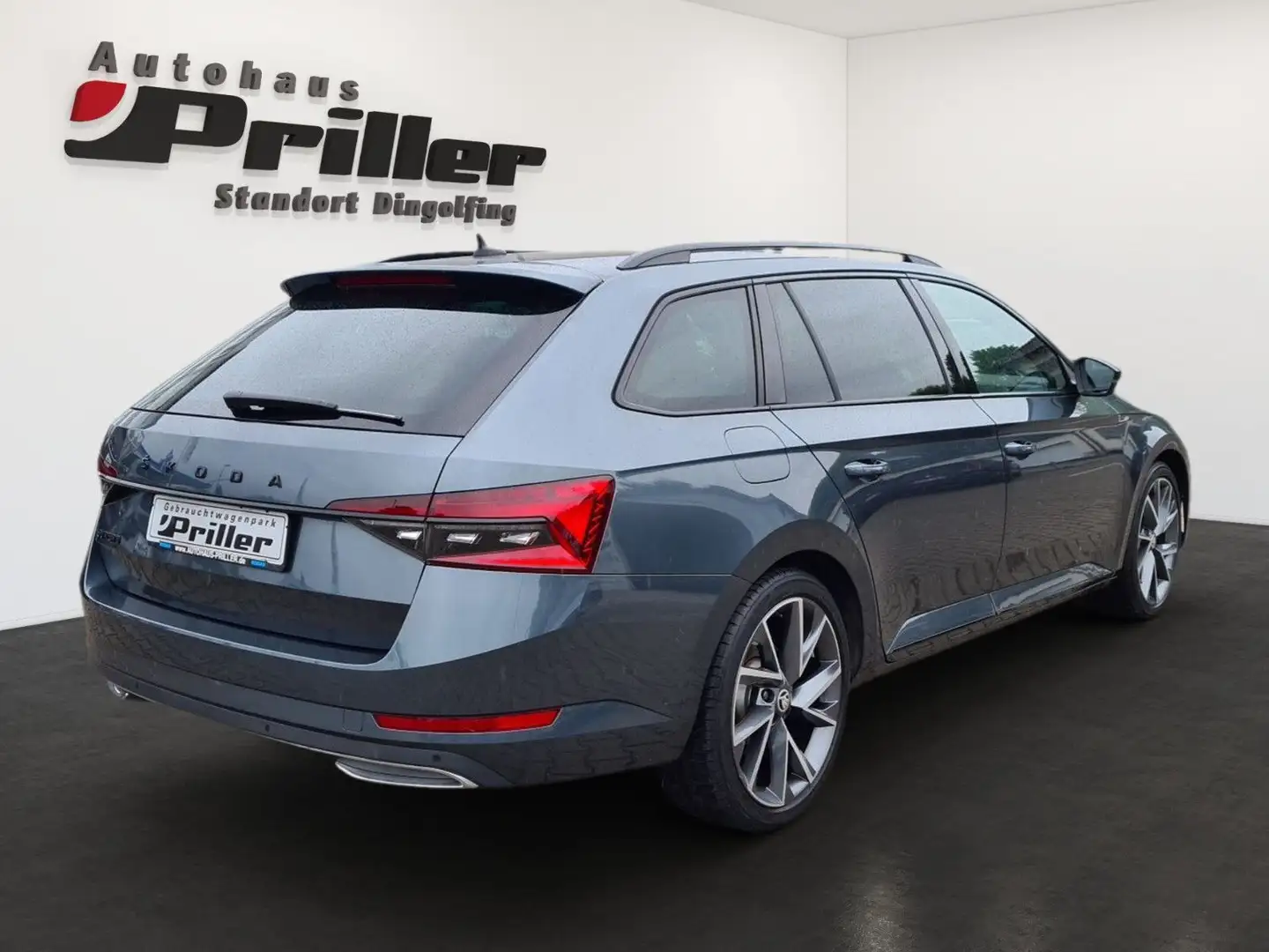 Skoda Superb 2.0 TDI Combi Sportline/NAVI/LED/DAB/DCC Grigio - 2