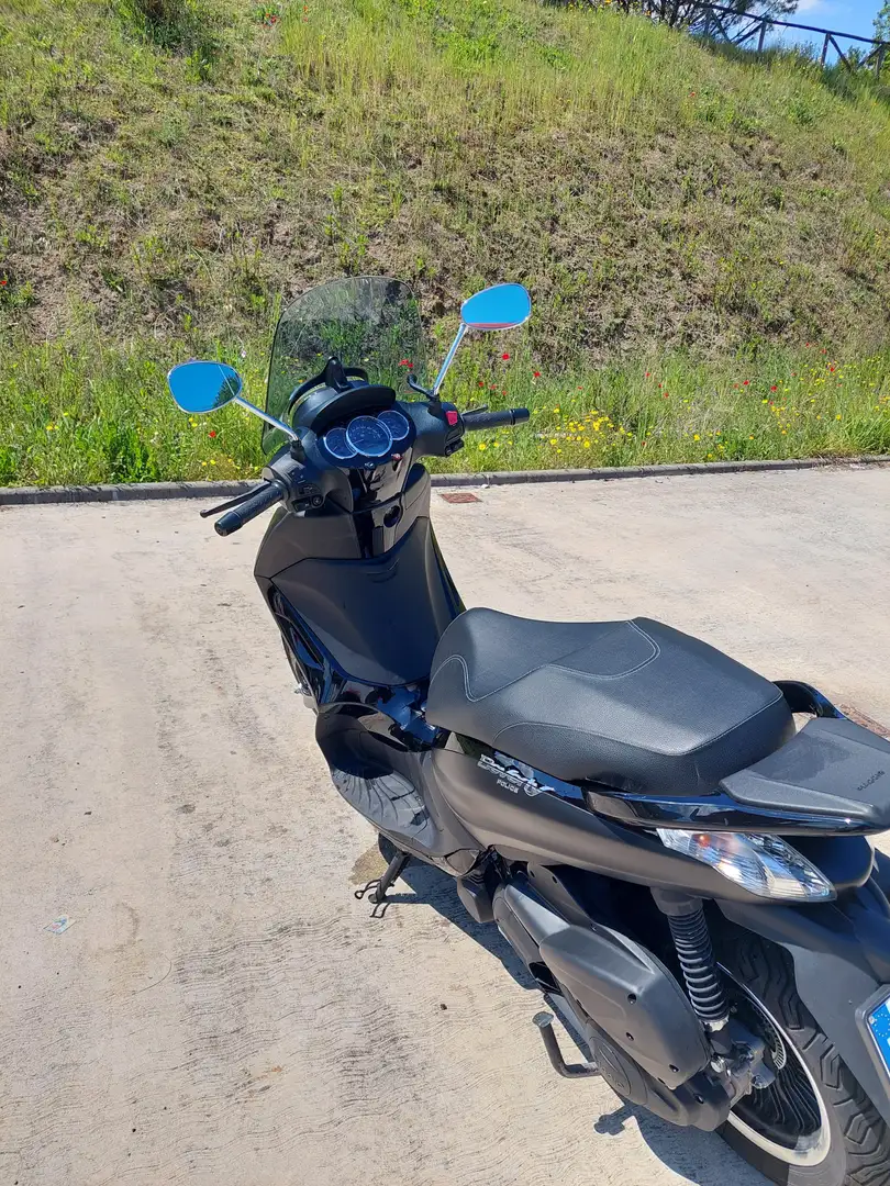 Piaggio Beverly 300 Police Nero - 2