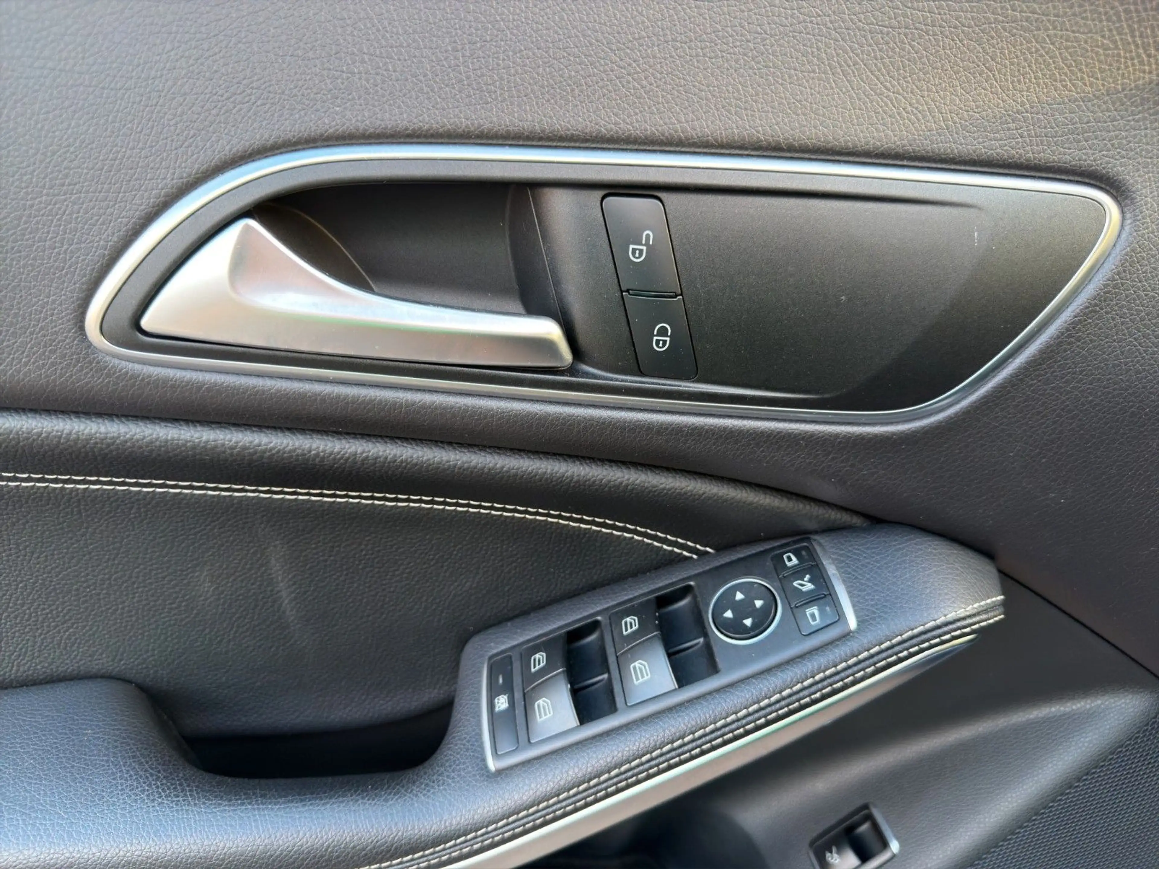 Mercedes-Benz CLA 180 Urban*AUTOM.*SHZ*TEMP.*NAVI*EU6 — photo 15