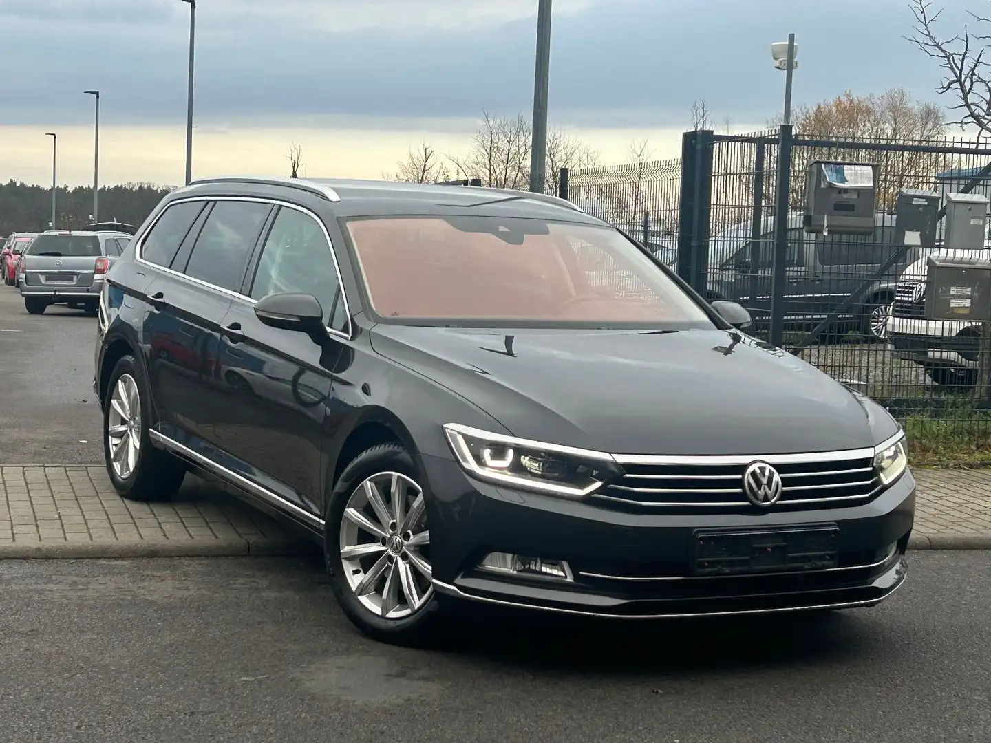 Volkswagen Passat Variant Passat  Highline 1.5 TSI DSG Leder Navi Virtual Gris - 1