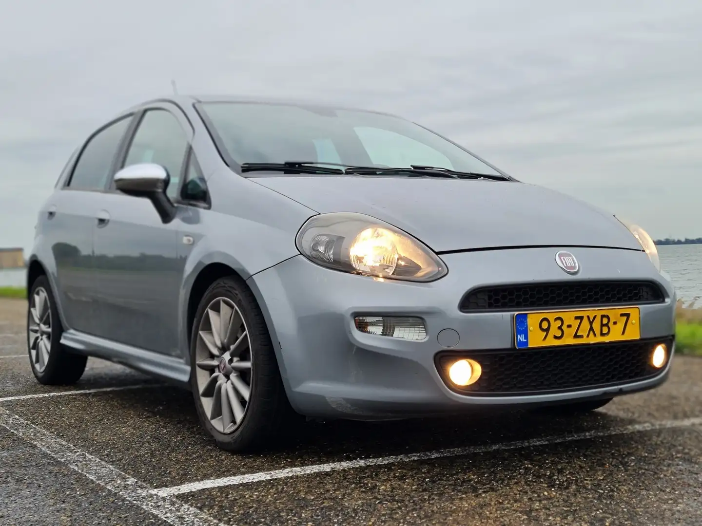 Fiat Punto Evo 0.9 TwinAir Sport Turbo Gris - 1