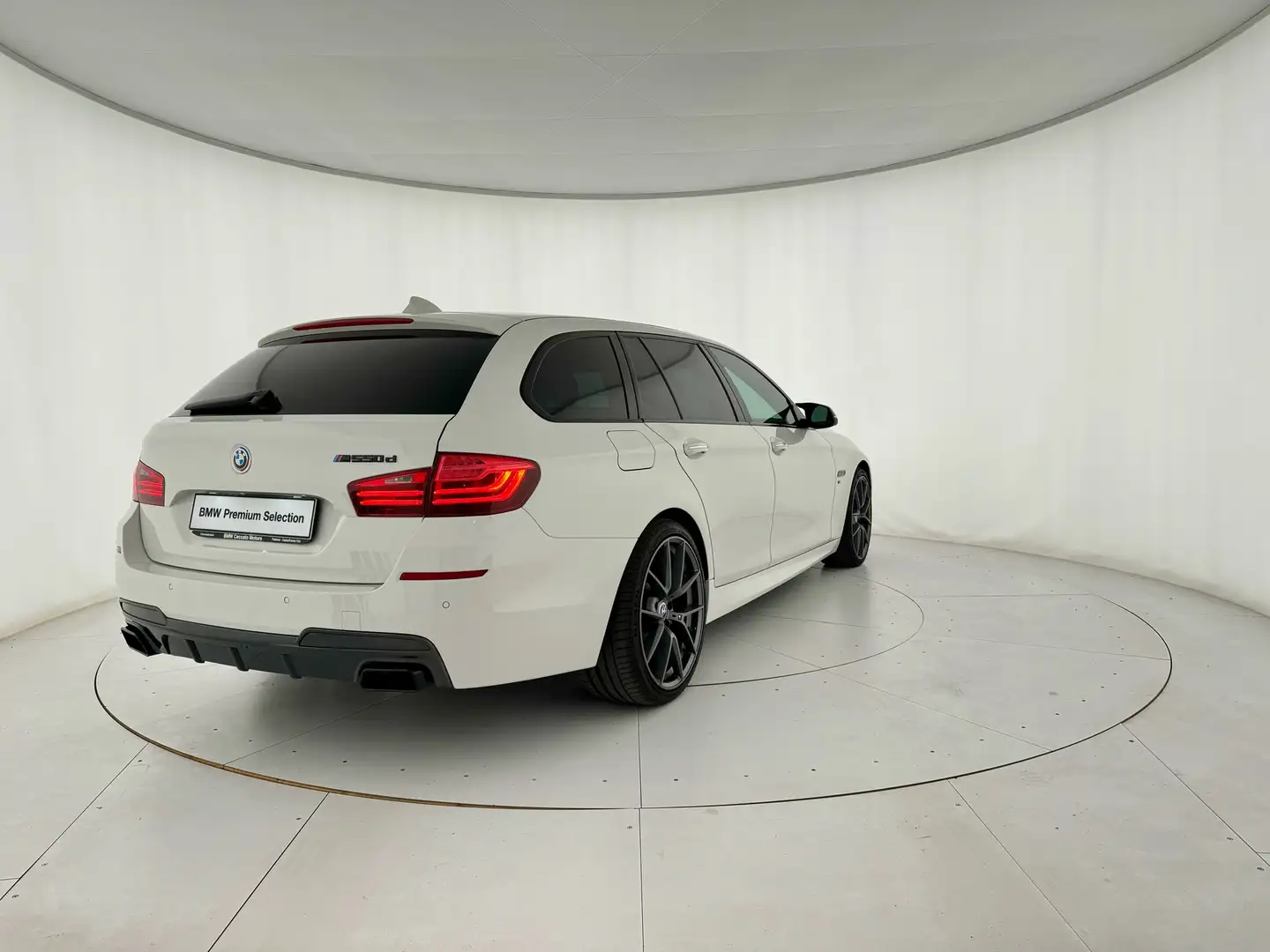 BMW 530 530dA Touring Luxury 249cv - Allestimento M550d - 2