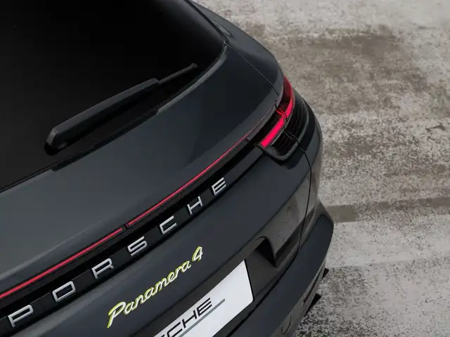 Porsche Panamera view 9