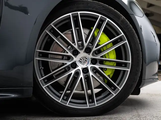 Porsche Panamera view 12