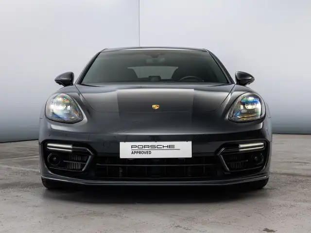 Porsche Panamera view 14