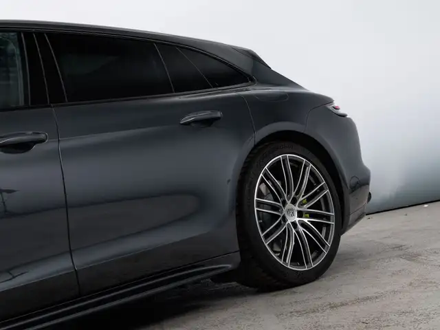 Porsche Panamera view 7