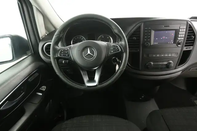 Mercedes-Benz Vito view 2