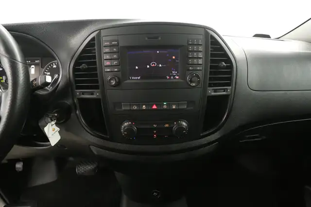 Mercedes-Benz Vito view 11