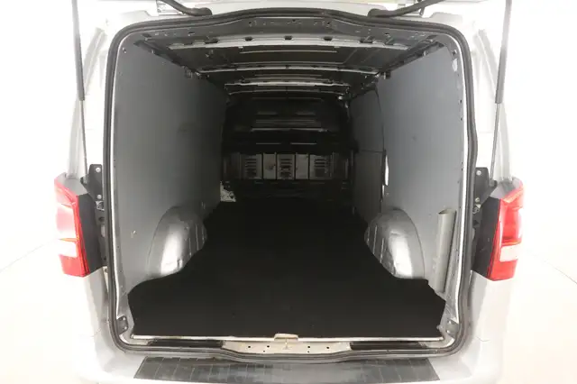 Mercedes-Benz Vito view 3