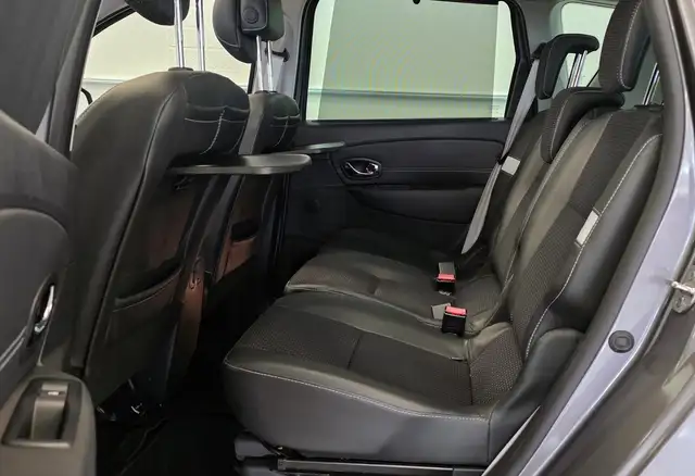 Renault Scenic view 12