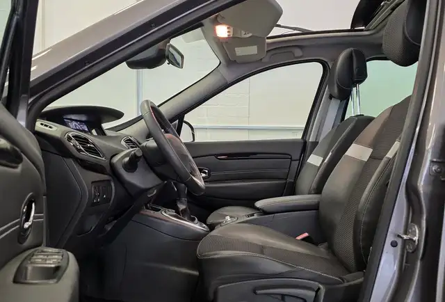 Renault Scenic view 11