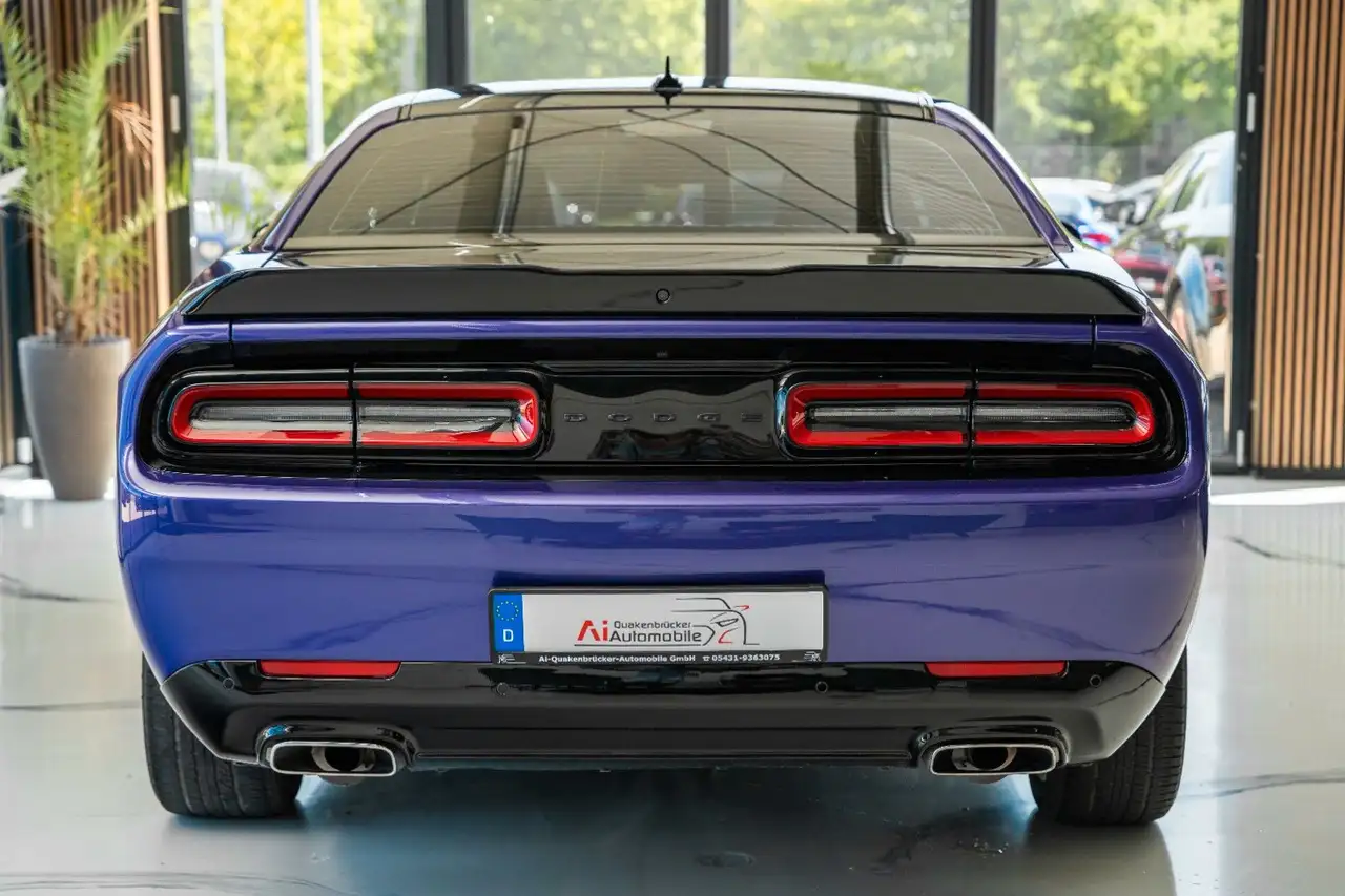 Dodge Challenger 2023 — фото 7