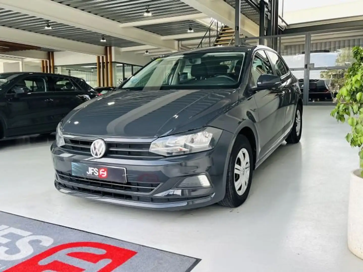 Volkswagen Polo 1.0 Gasolina 75 CV Gris - 2