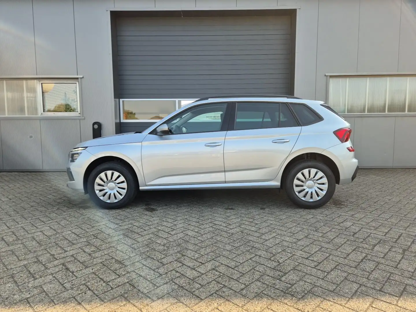 Skoda Kamiq 1.0 TSI 115PS DSG Selection Matrix-LED Sitzheizung srebrna - 2