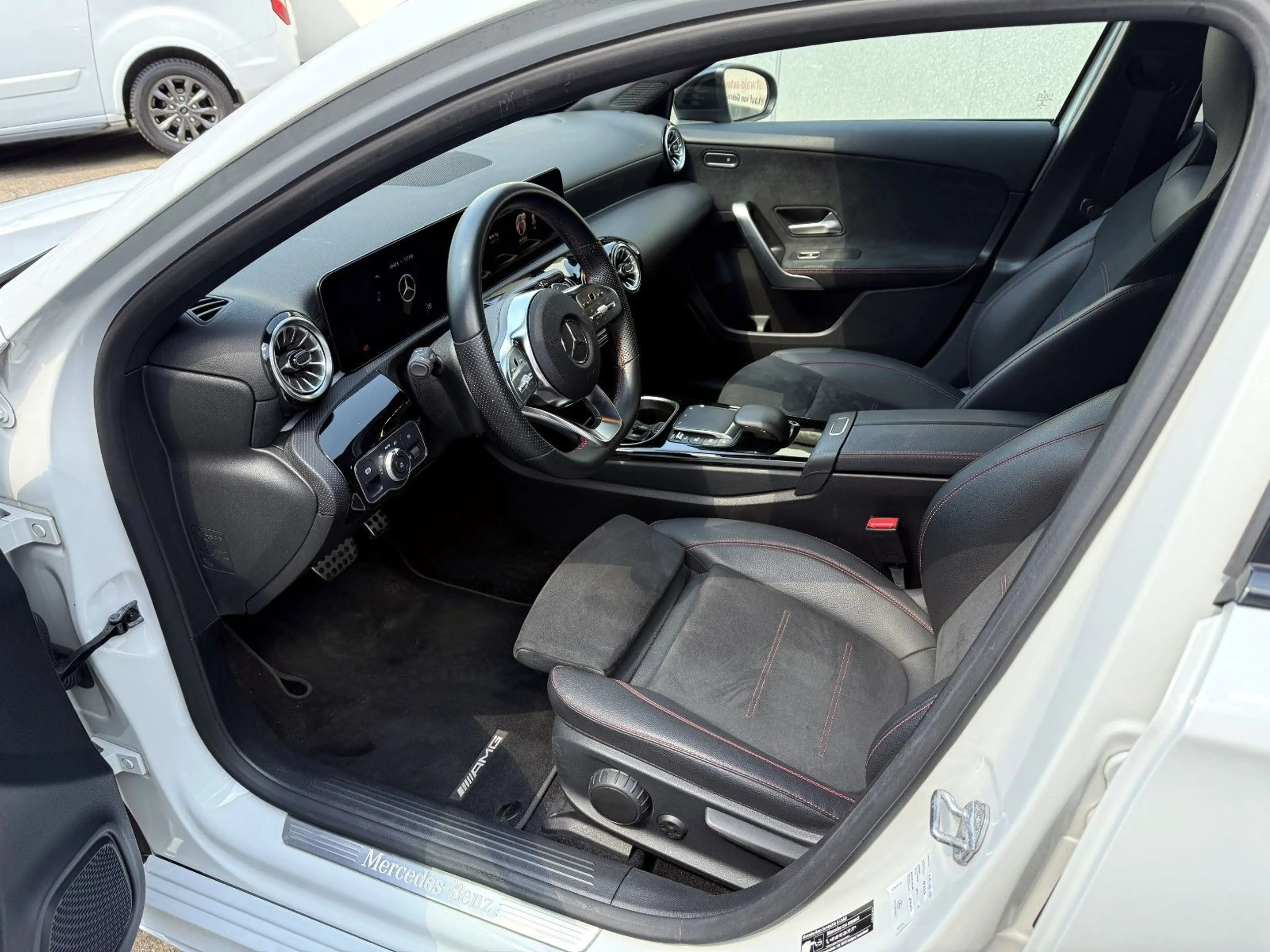 Mercedes-Benz A 220 d AMG Line Night MBUX KAM LED LEDER KeyGo — photo 8