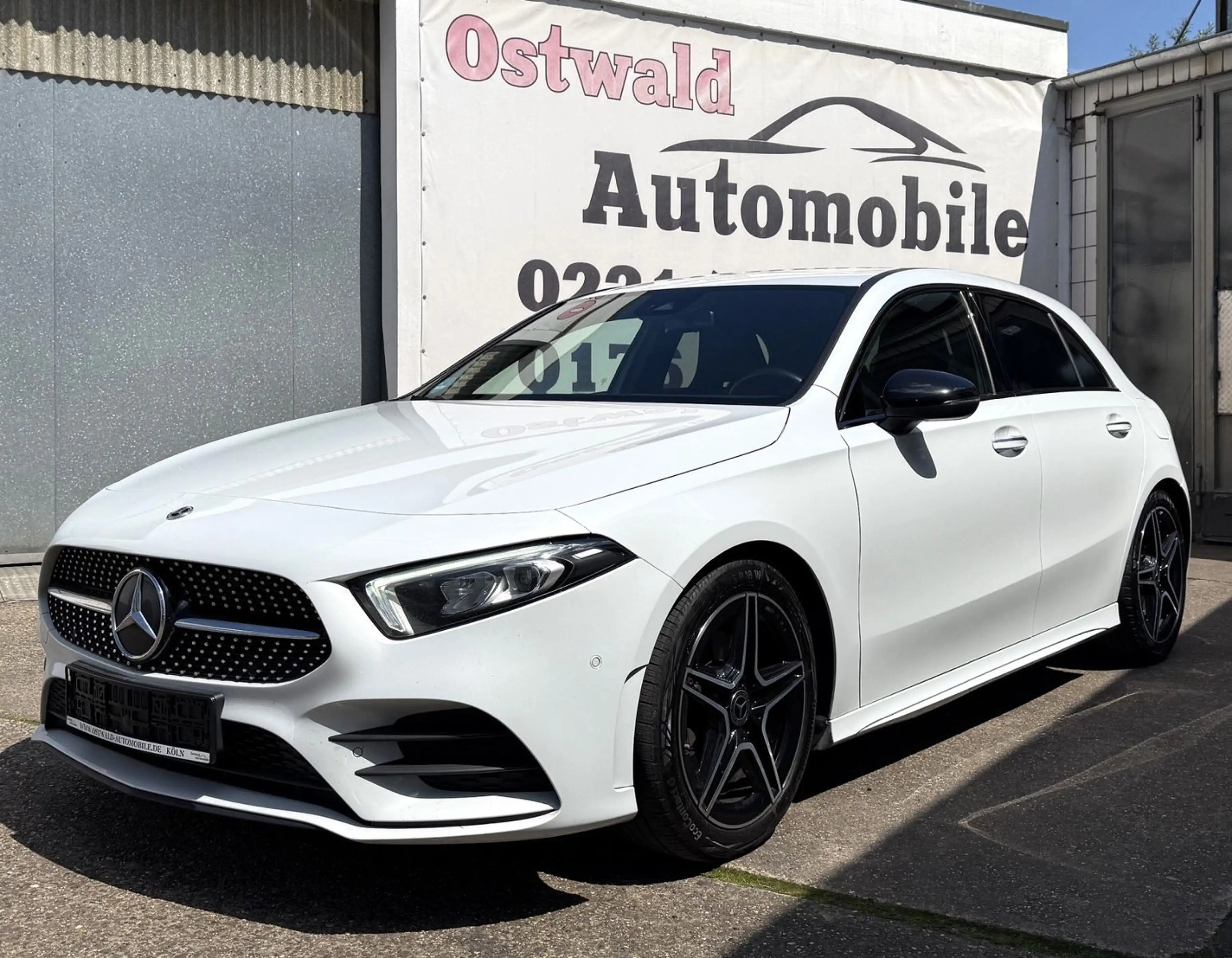 Mercedes-Benz A 220 d  AMG Line Night MBUX KAM LED LEDER KeyGo