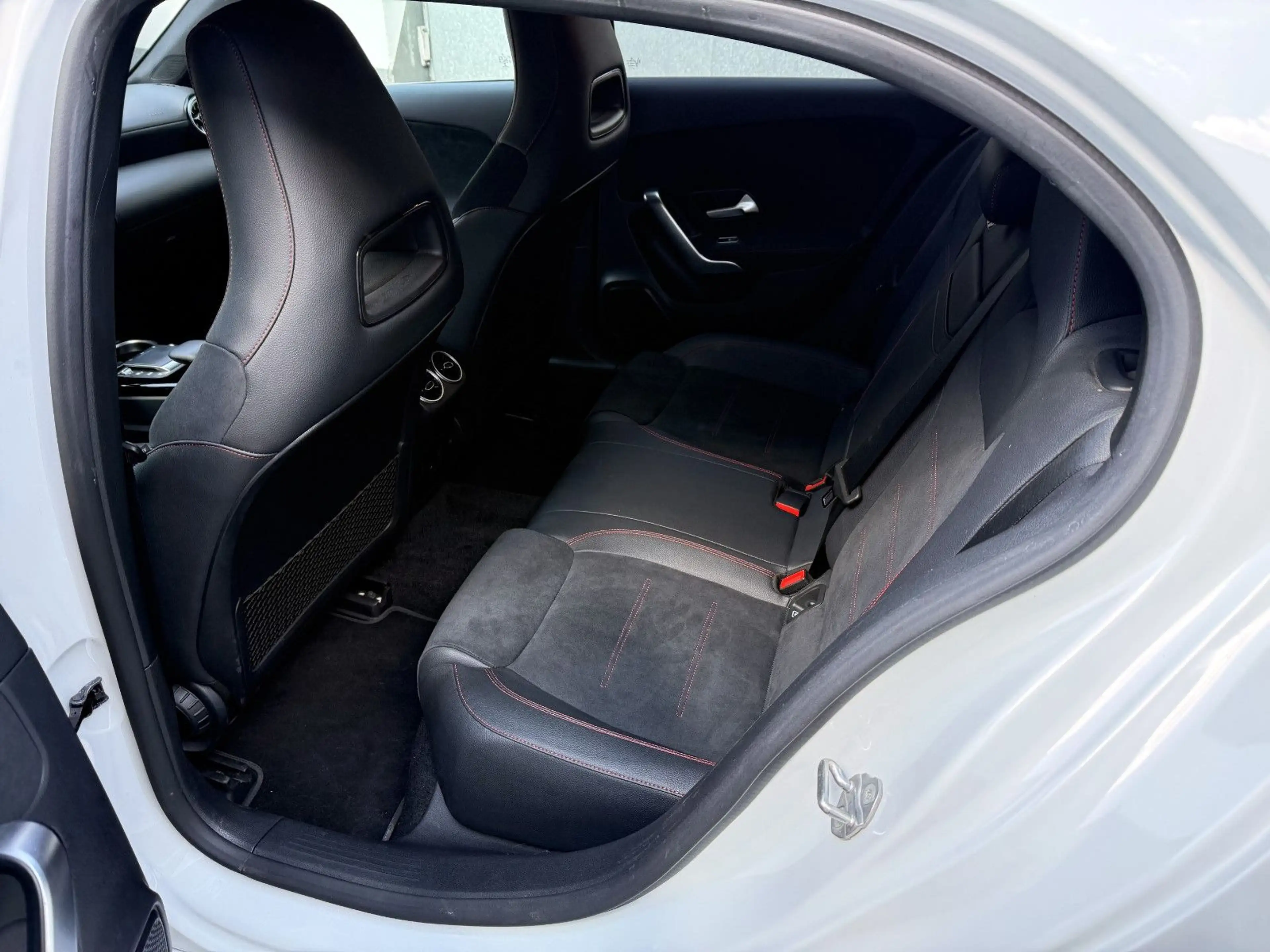 Mercedes-Benz A 220 d AMG Line Night MBUX KAM LED LEDER KeyGo — photo 15