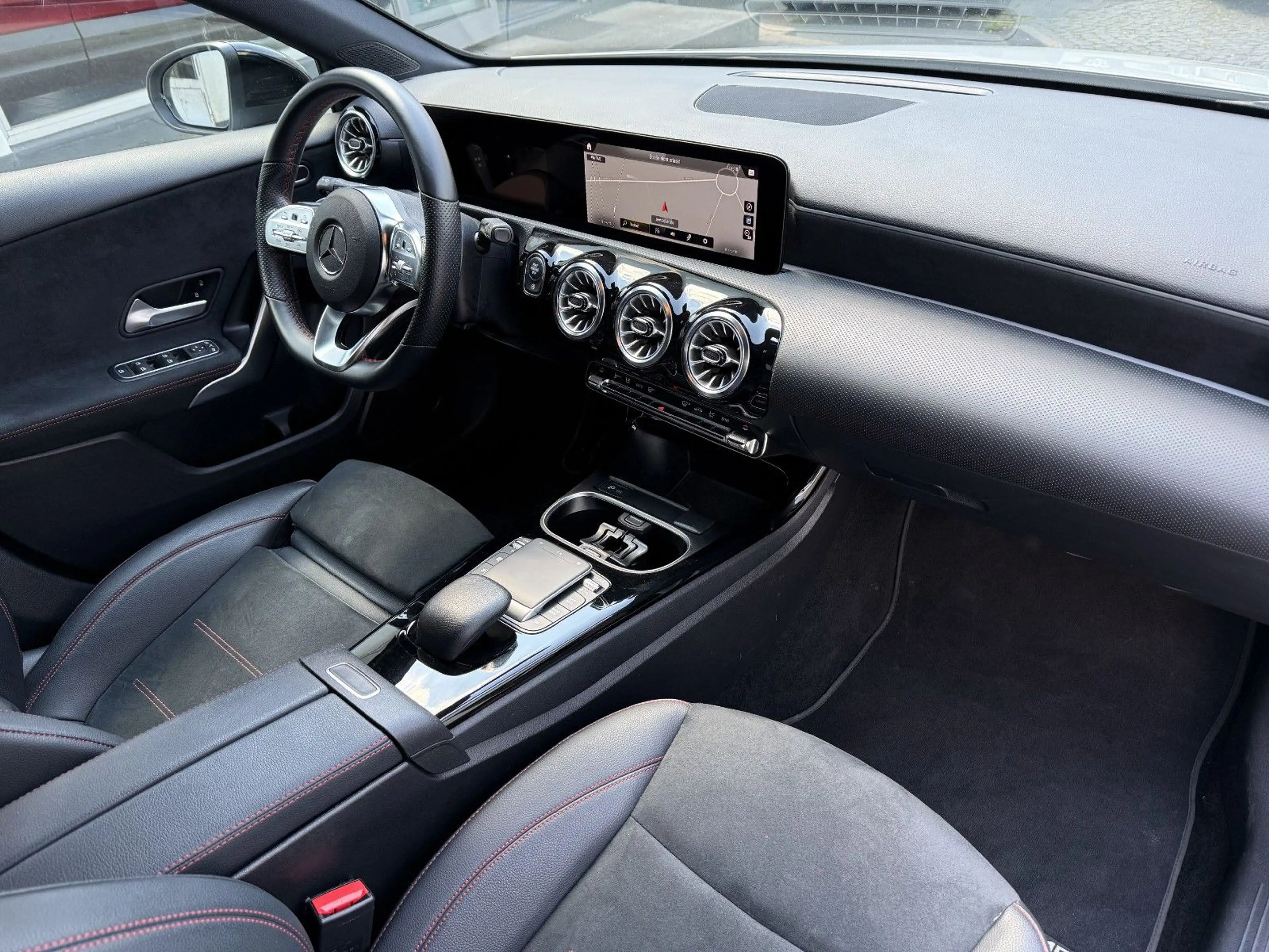 Mercedes-Benz A 220 d AMG Line Night MBUX KAM LED LEDER KeyGo — photo 12