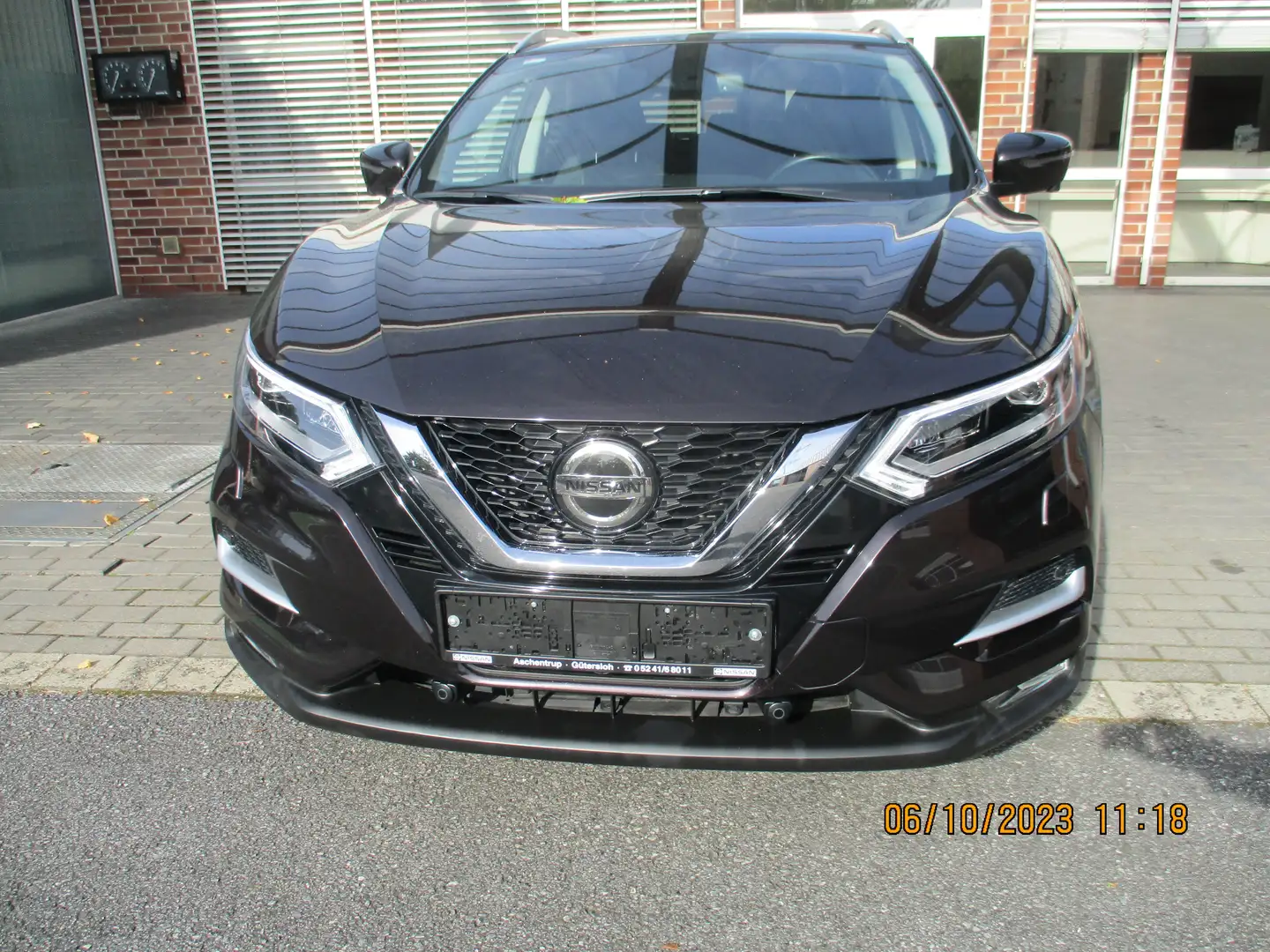 Nissan Qashqai 1.3 DIG-T DCT TEKNA Schwarz - 2