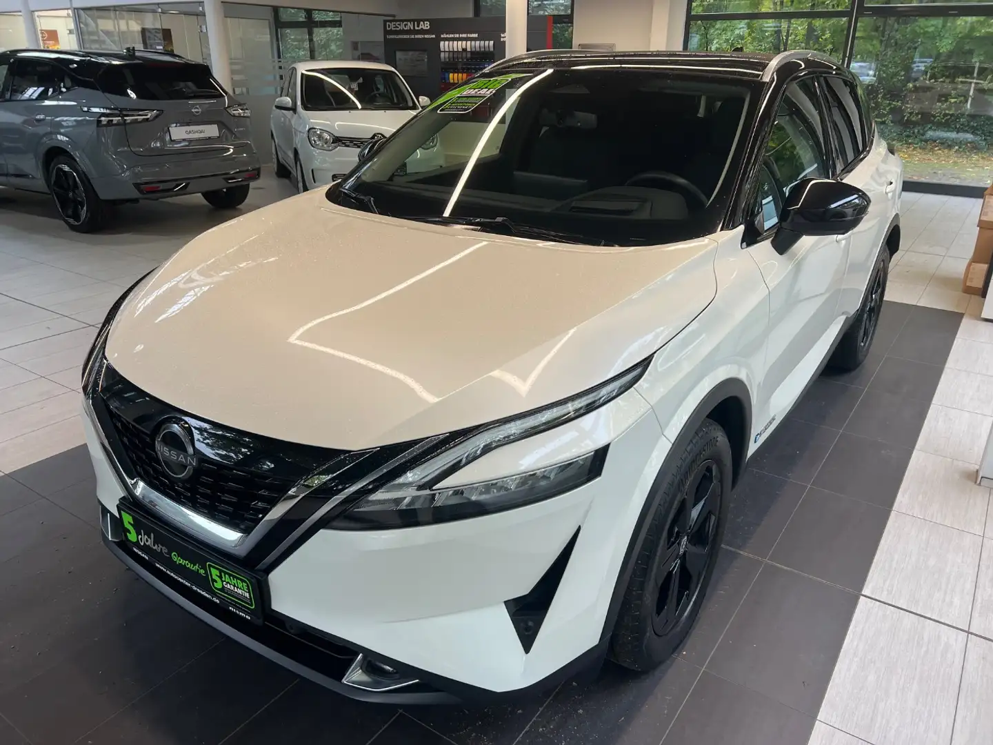 Nissan Qashqai 1.5 VC-T Edition Black Pano+360Kam+HUD Schwarz - 2