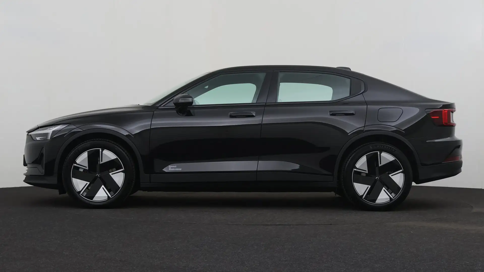 Polestar 2 70kWh SRSM MY25 Чёрный - 2
