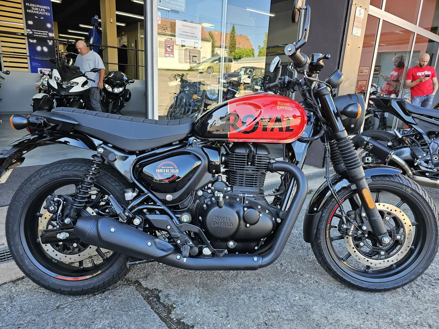 Royal Enfield Rosso - 1