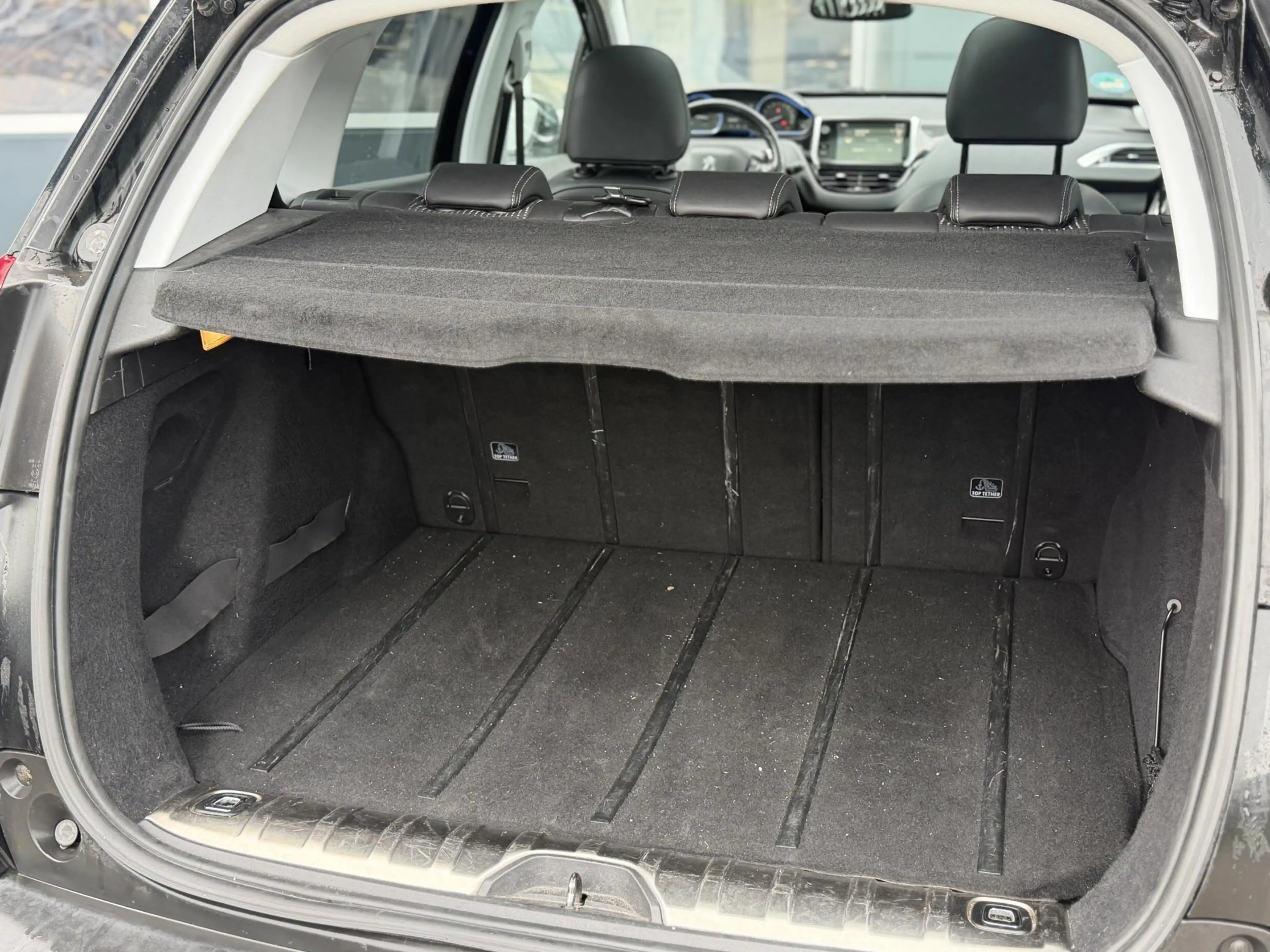 Peugeot 2008 1.2 PureTech Allure — photo 7