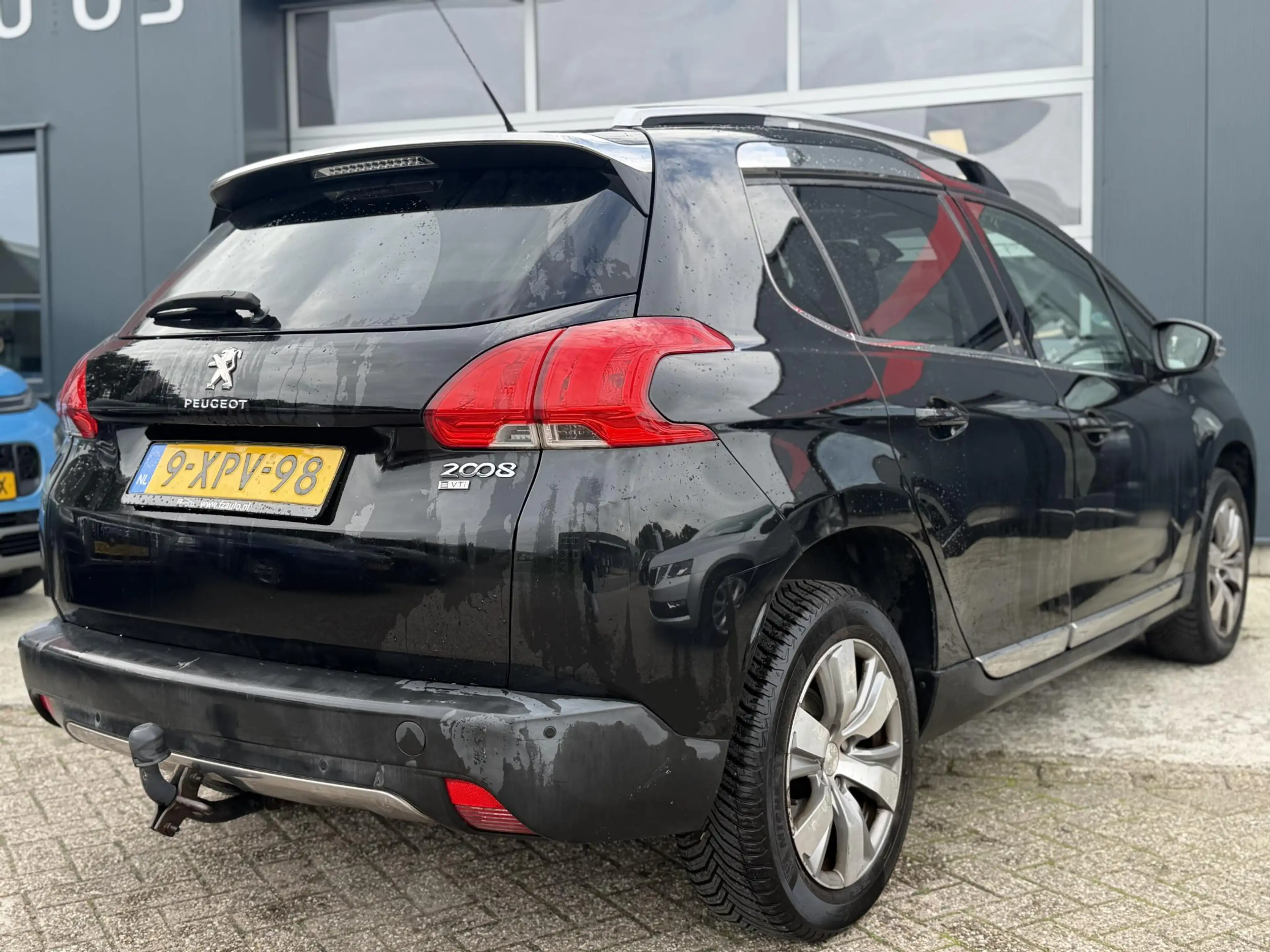 Peugeot 2008 1.2 PureTech Allure — photo 6
