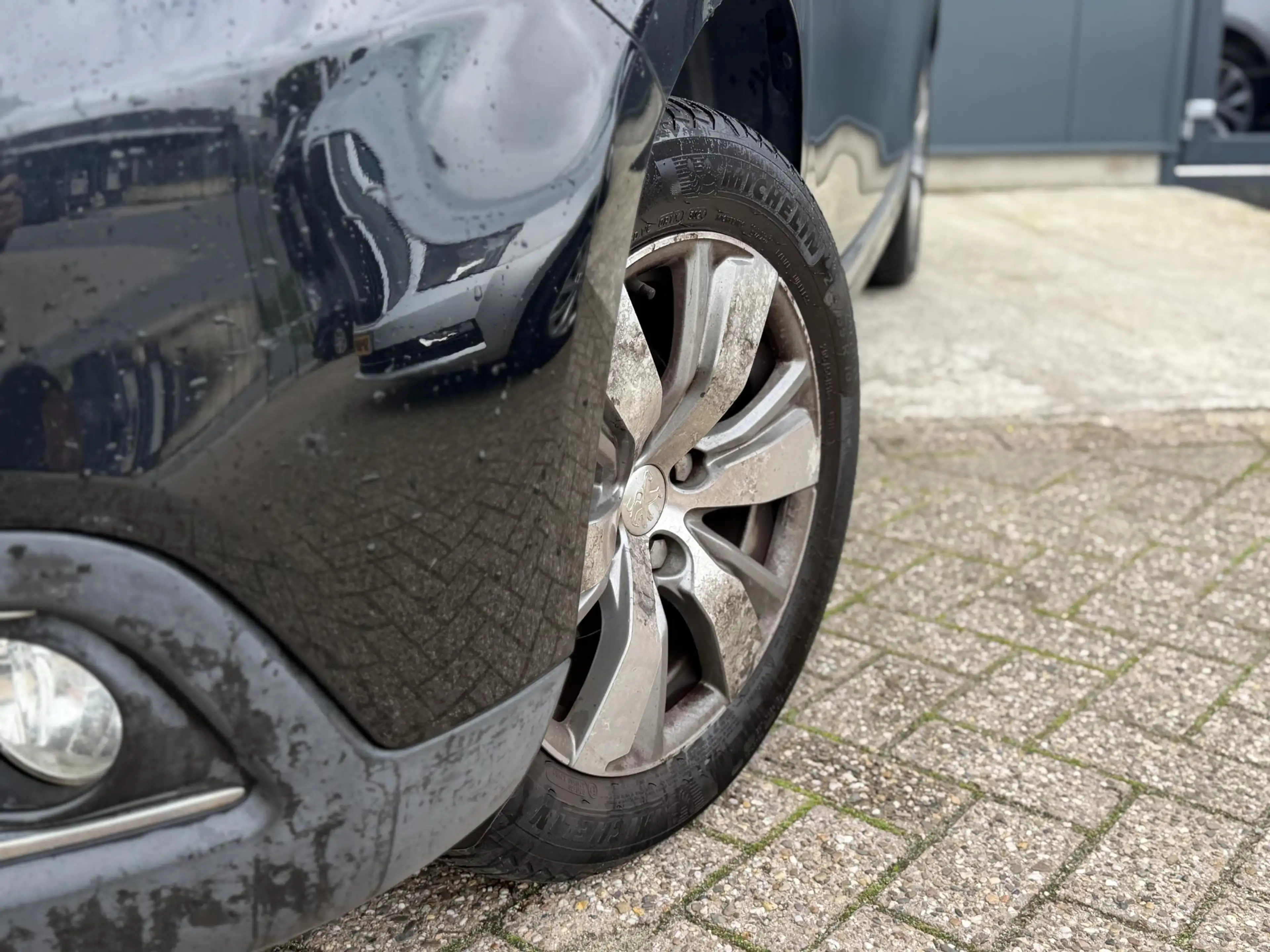 Peugeot 2008 1.2 PureTech Allure — photo 2