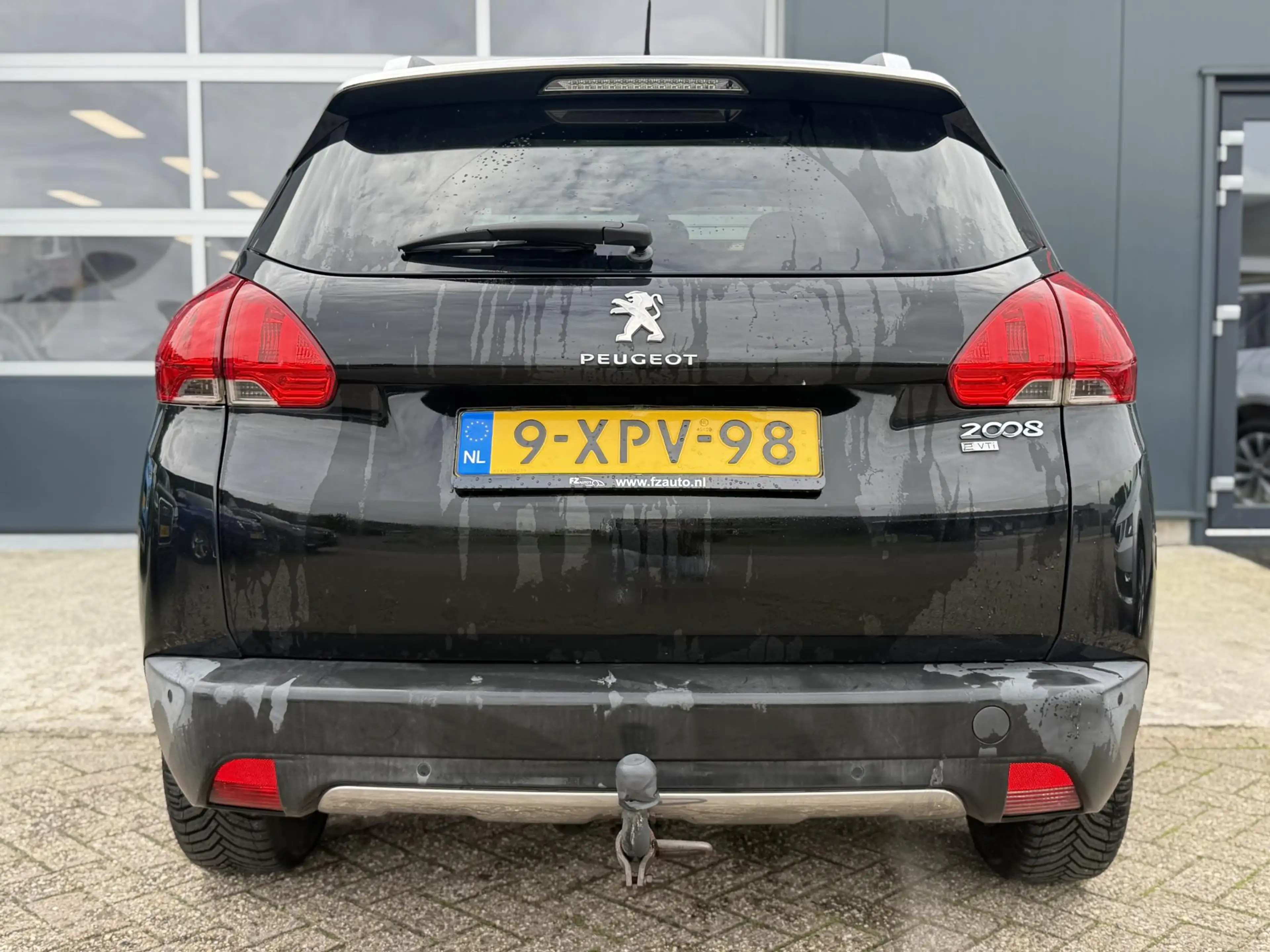 Peugeot 2008 1.2 PureTech Allure — photo 8